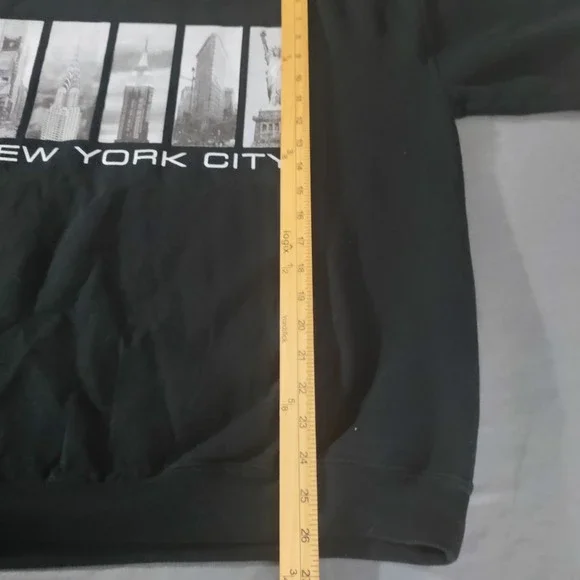 VTG New York City Sweatshirt Black NYC Skyline Statue of Liberty Iconic Artsy L - Picture 8 of 9